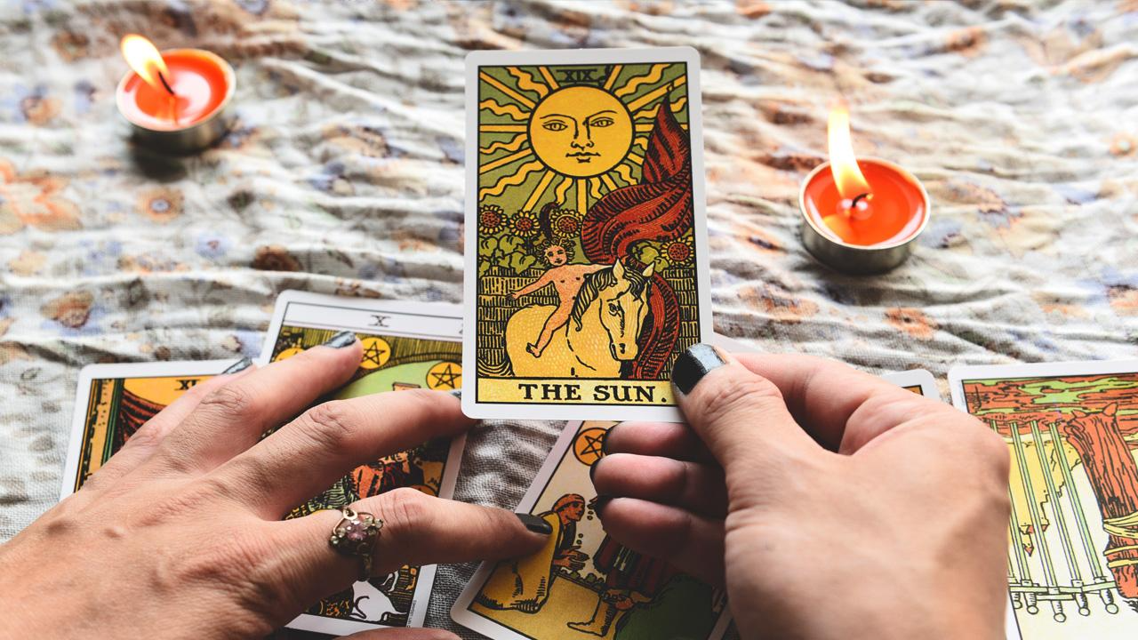 .ดูดวงไพ่ยิปซี รายปักษ์ 16-31 สิงหาคม 2565 การเงิน การงาน ความรัก ครบทั้ง 12 ราศี Review.